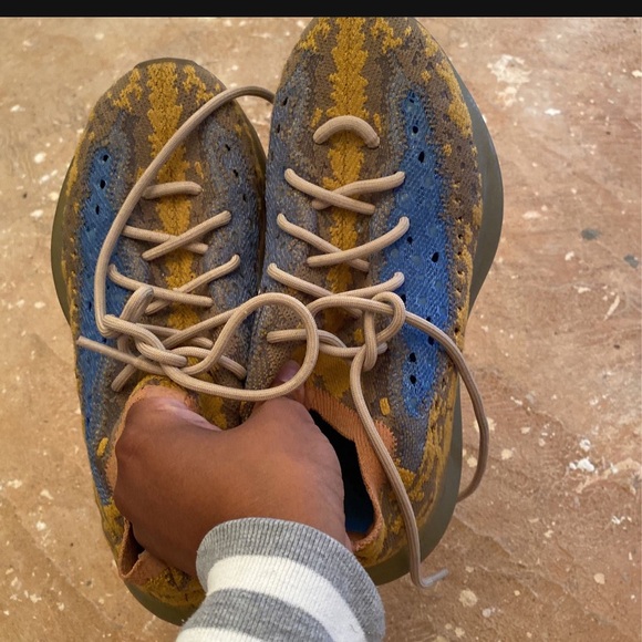 Yeezy 380 - Picture 4 of 5